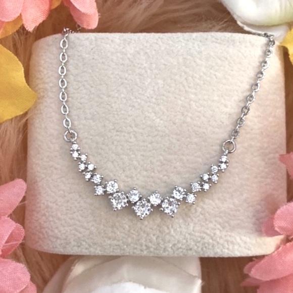 Diamond Simulate Accent Necklace With Mixed Sz Stones NEW - Picture 1 of 3